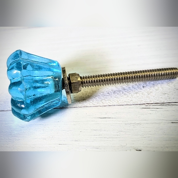 3 Glass knobs - Picture 2 of 2